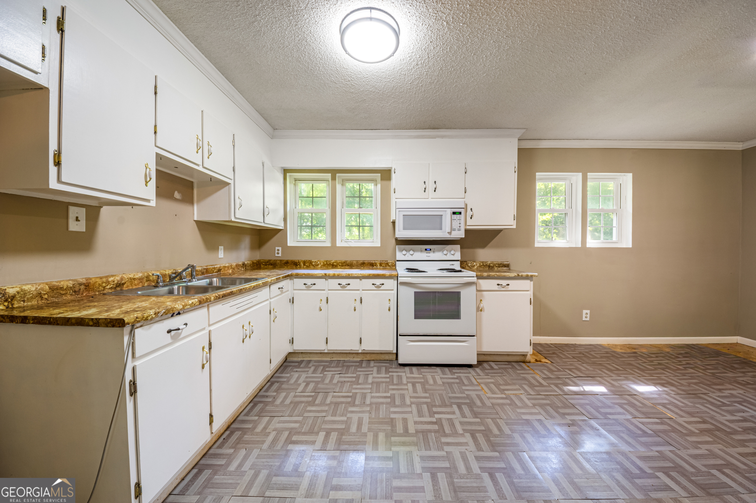 156 Crestwood Drive Property Photo 17