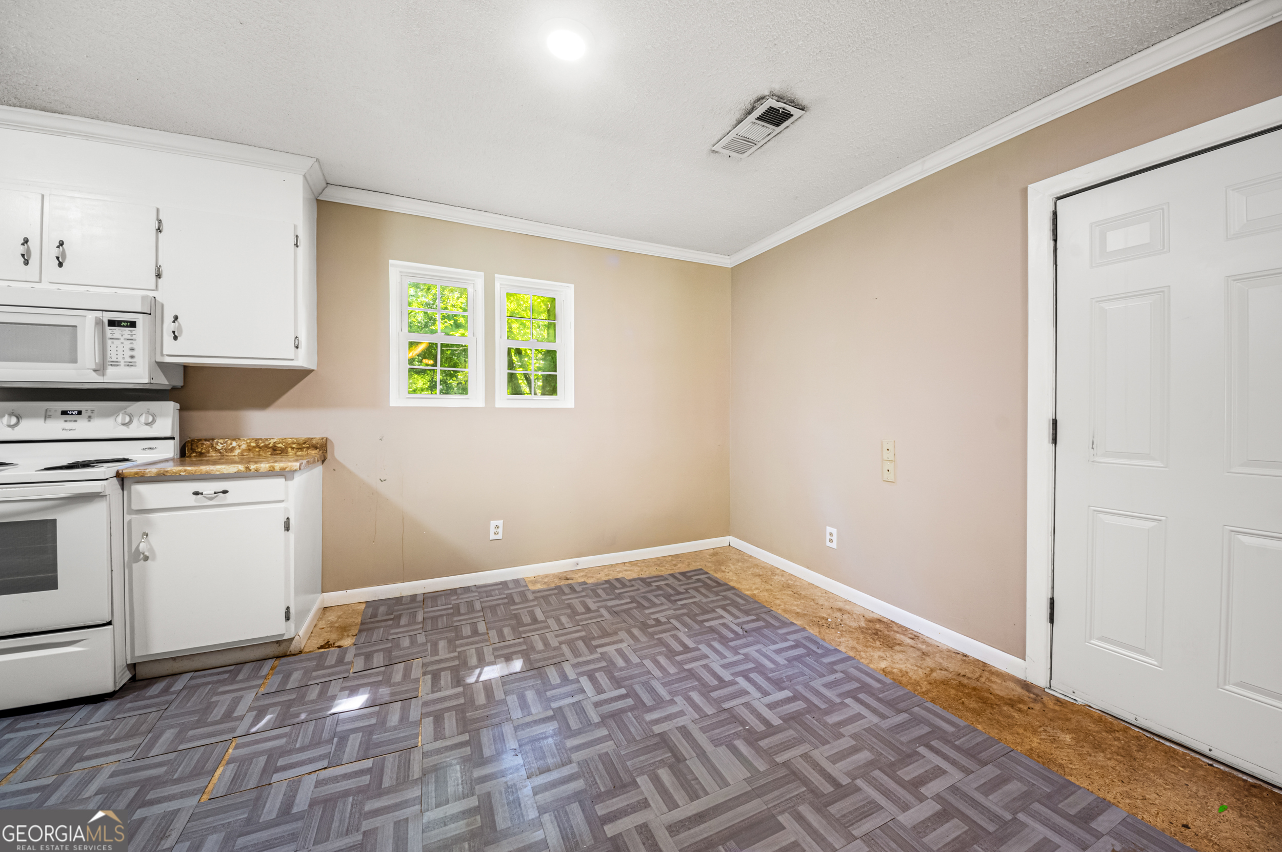156 Crestwood Drive Property Photo 23