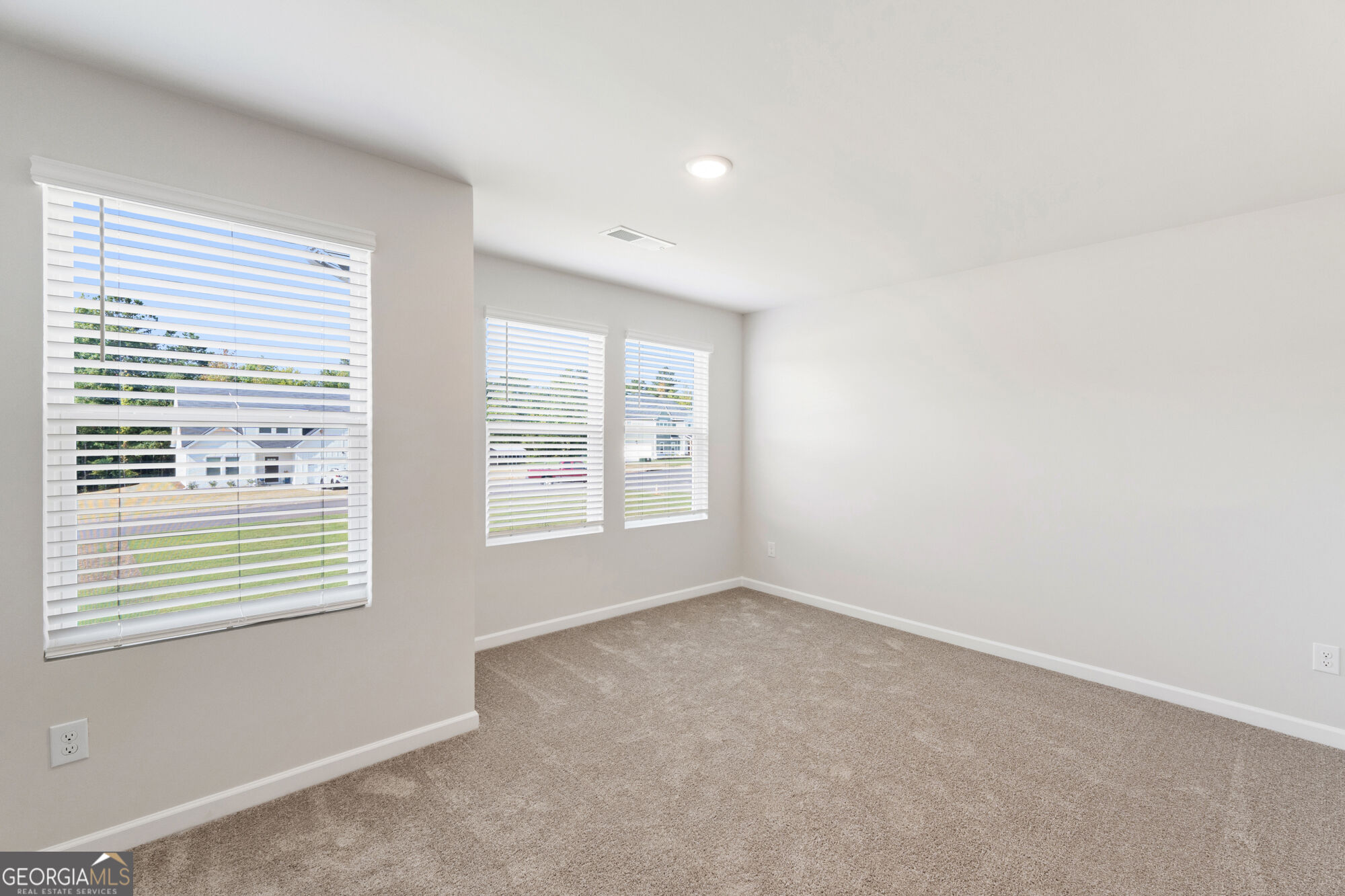 300 Hudson Court Property Photo 5