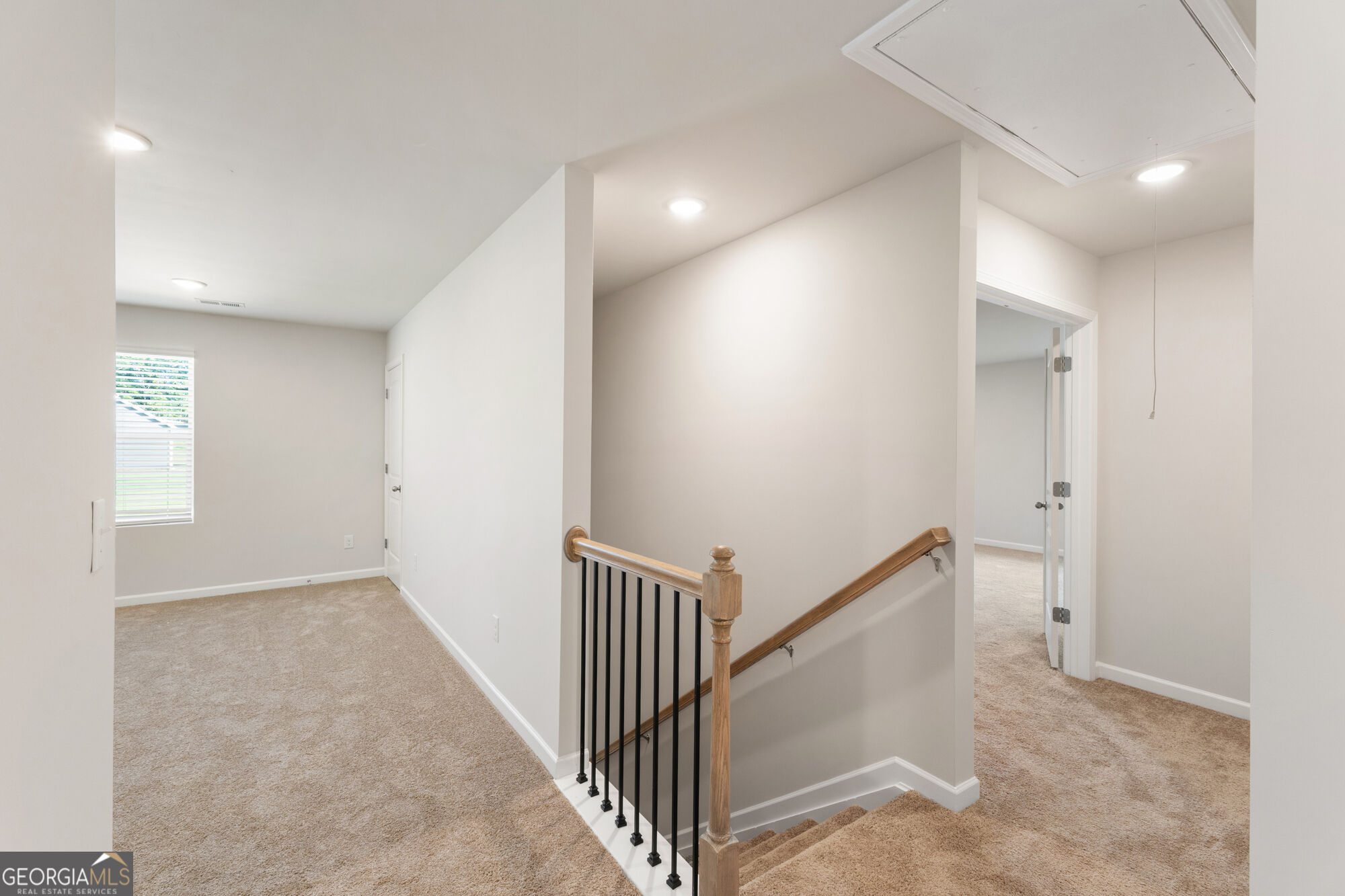 300 Hudson Court Property Photo 10