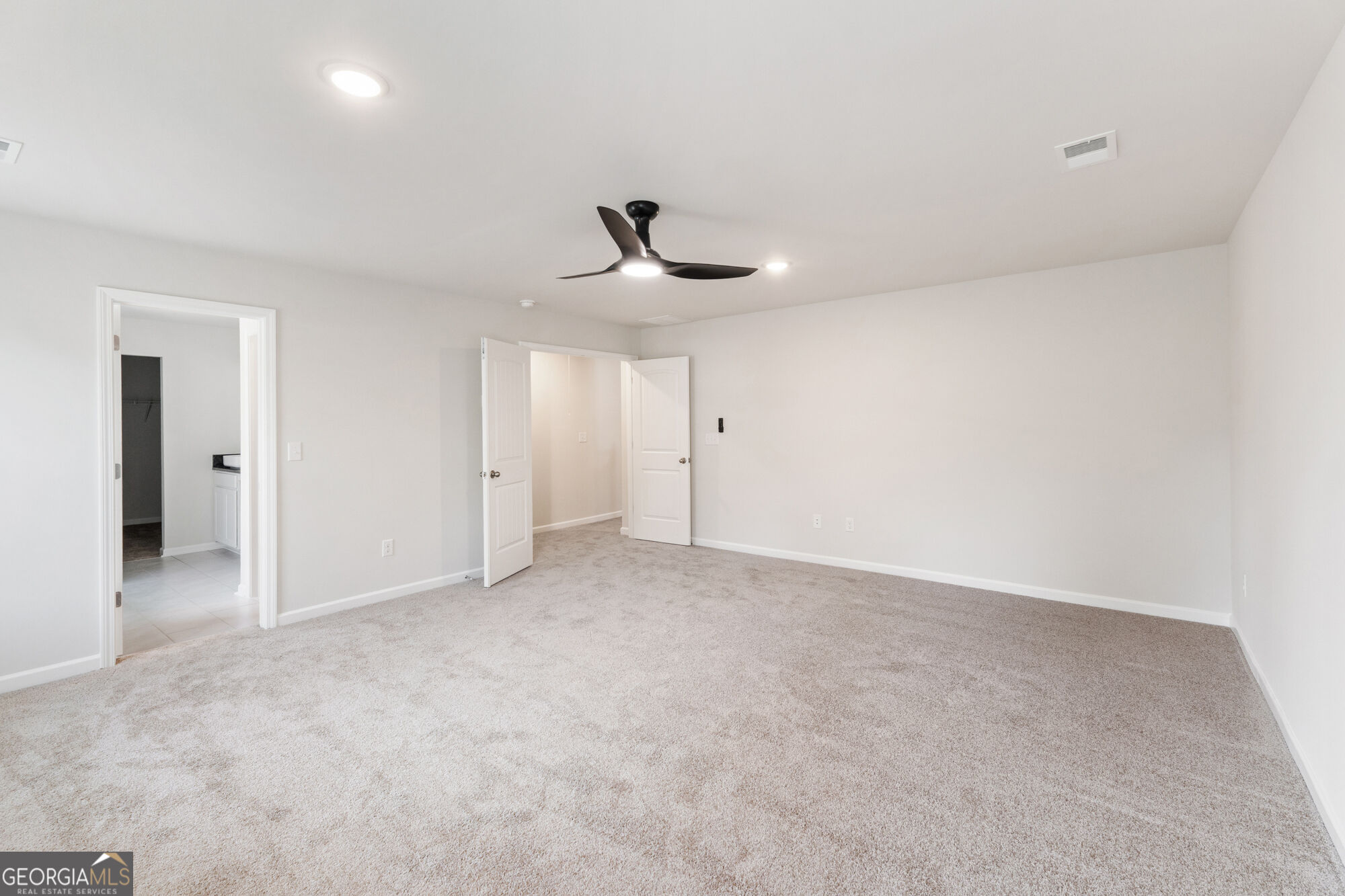 300 Hudson Court Property Photo 11