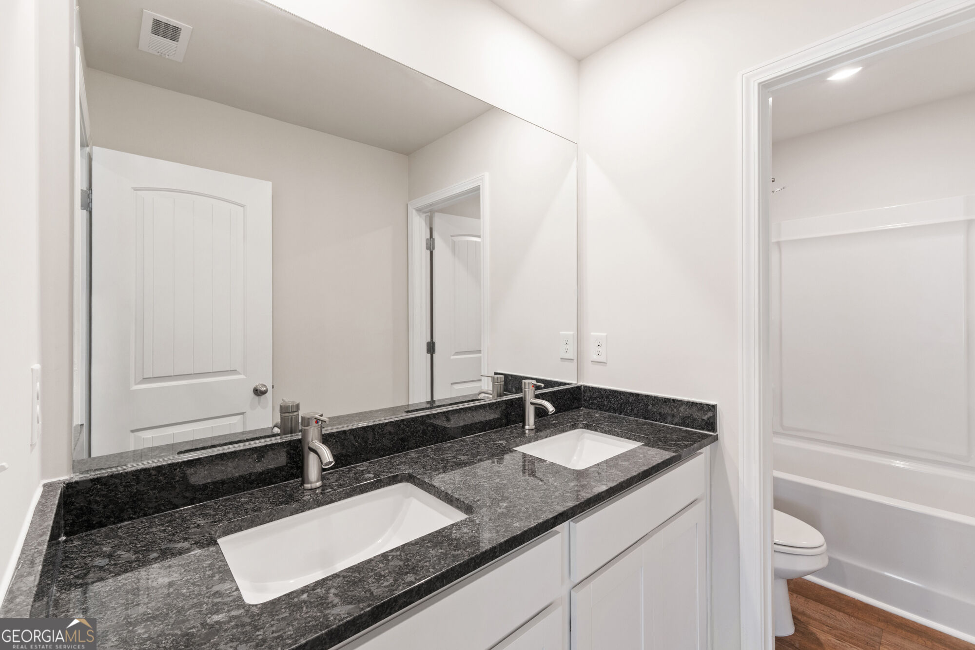 300 Hudson Court Property Photo 15