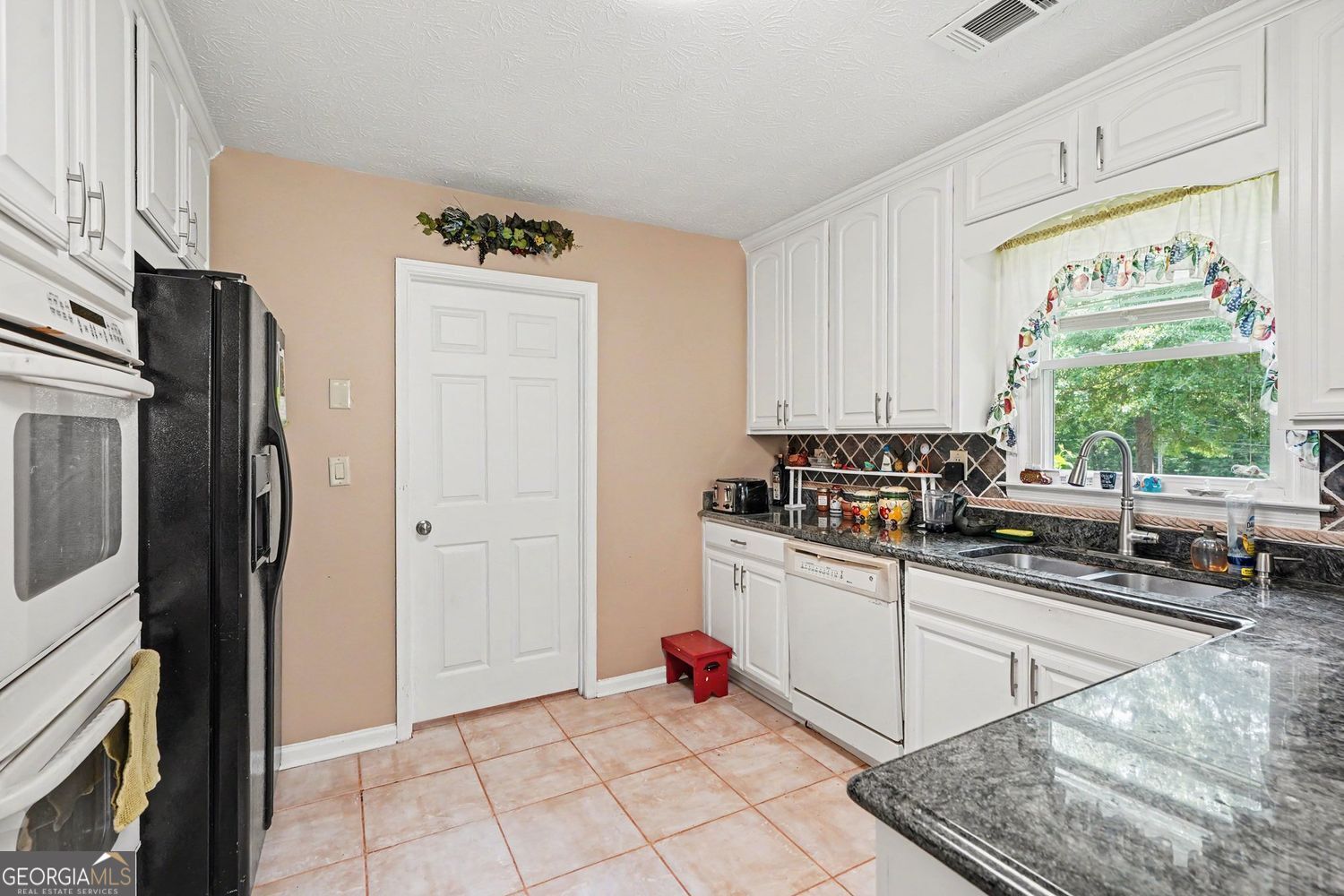 90 Dailey Walk Property Photo 12