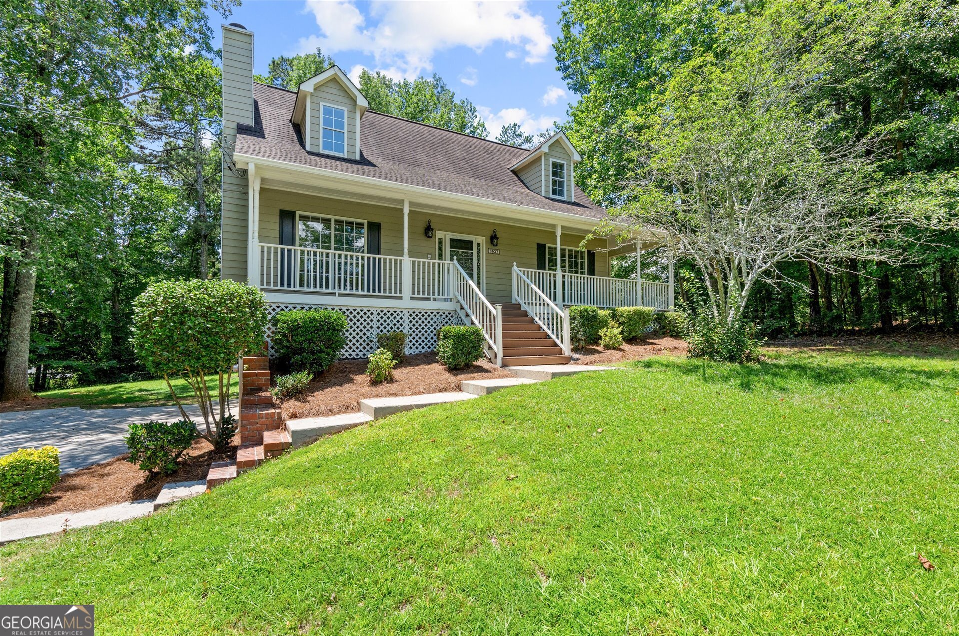 8627 Foxridge Drive Property Photo 1