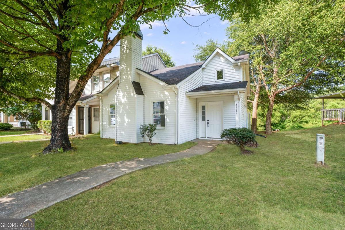 2176 Wellington Circle Property Photo 1