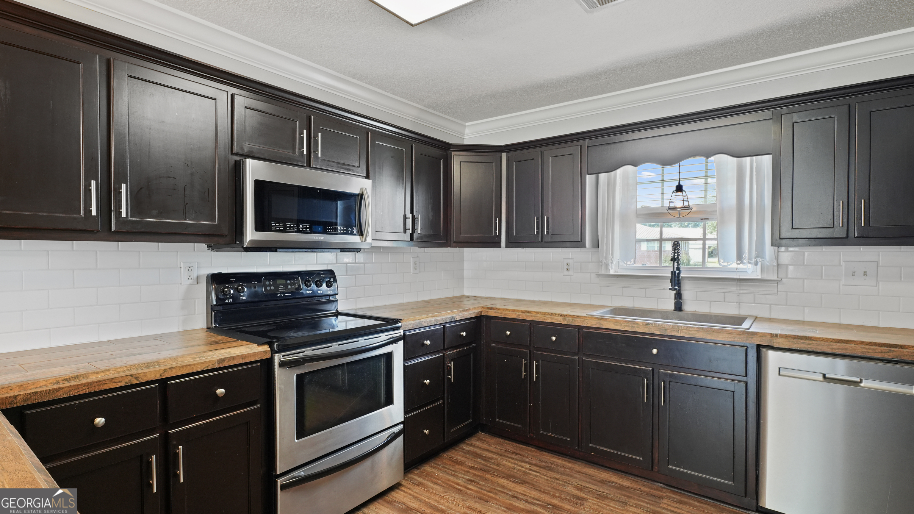 415 Walter Street Property Photo 12