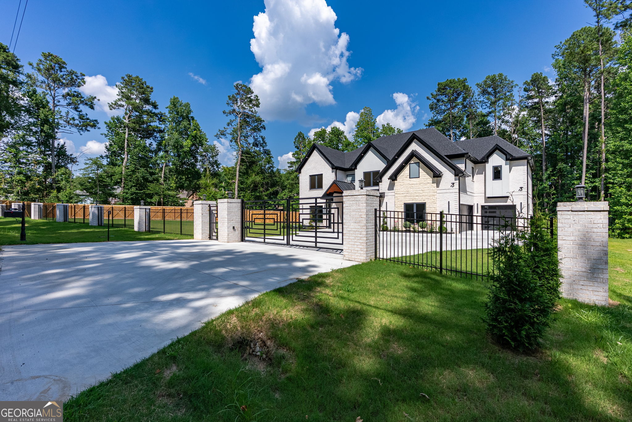 1613 Azalea Drive Property Photo 1