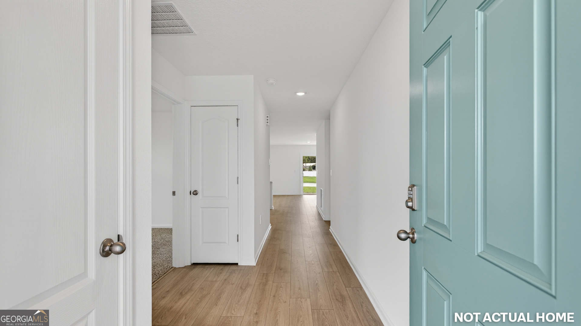 100 Red Oak Court Property Photo 3