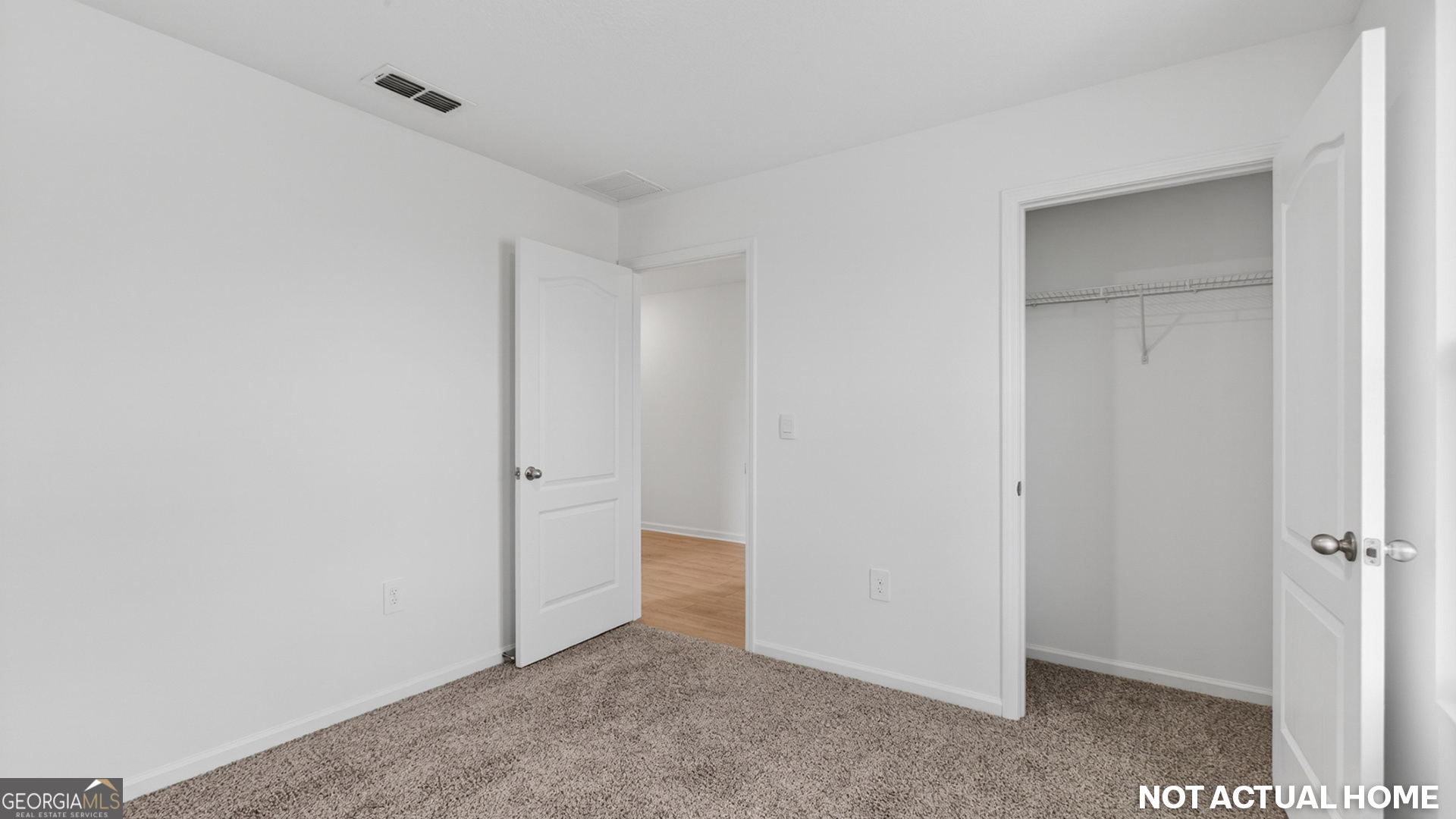 100 Red Oak Court Property Photo 6