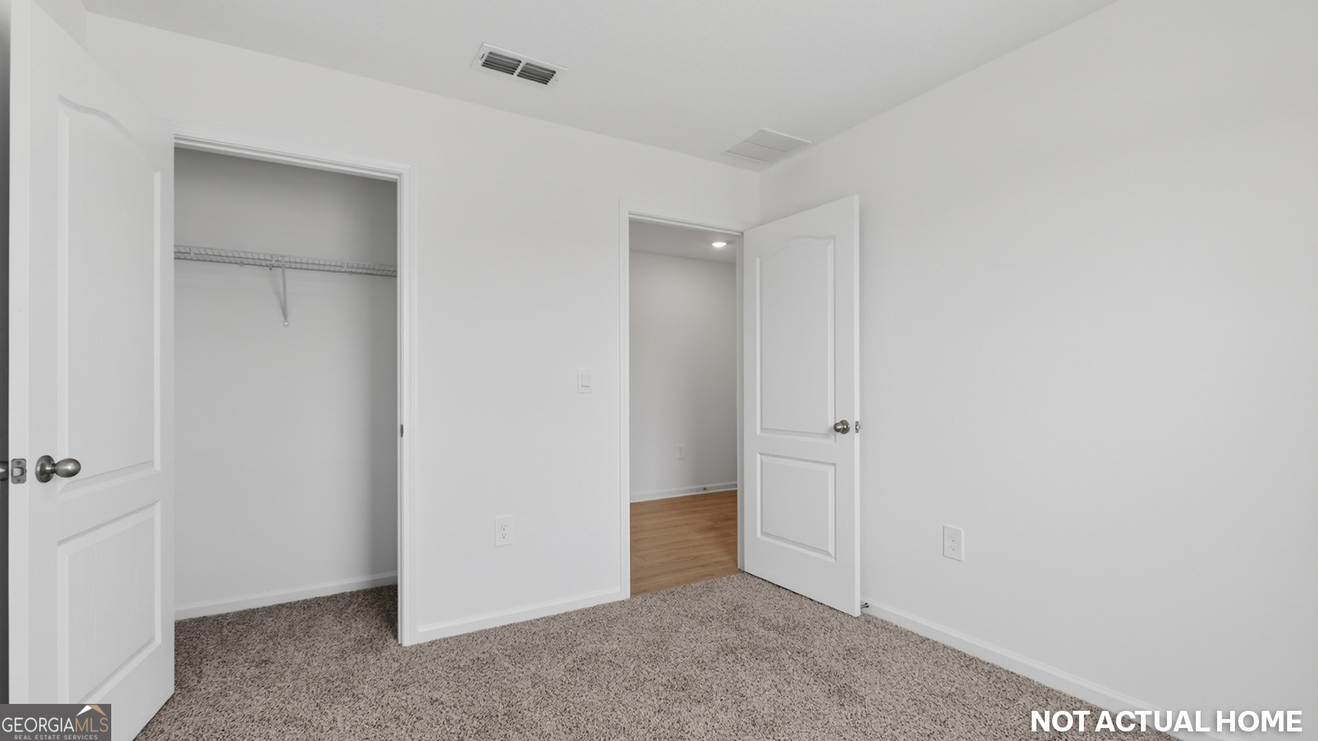 100 Red Oak Court Property Photo 8