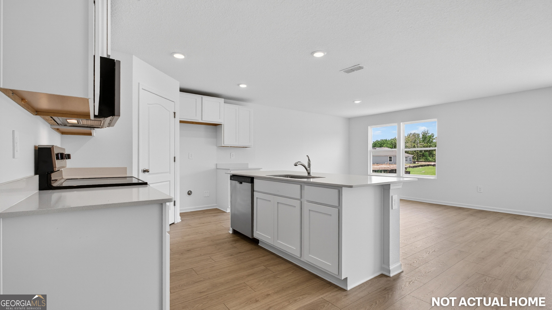 100 Red Oak Court Property Photo 10