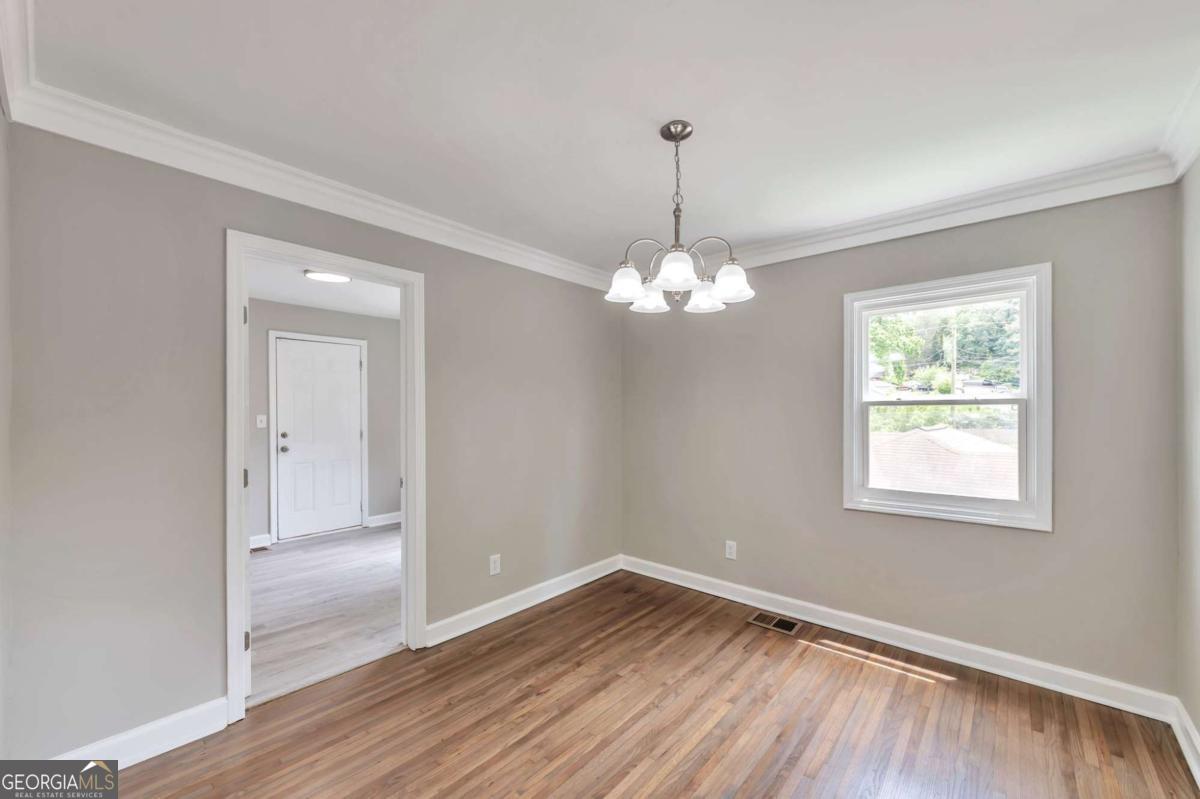 880 Pinehurst Terrace Sw Property Photo 5