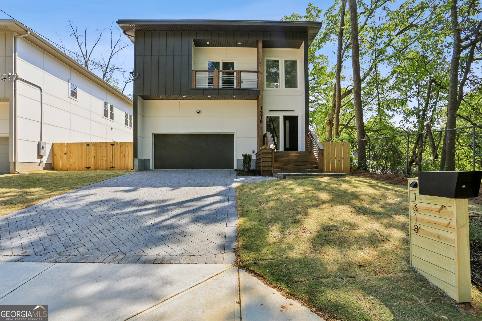 1318 Pine Avenue Property Photo 1