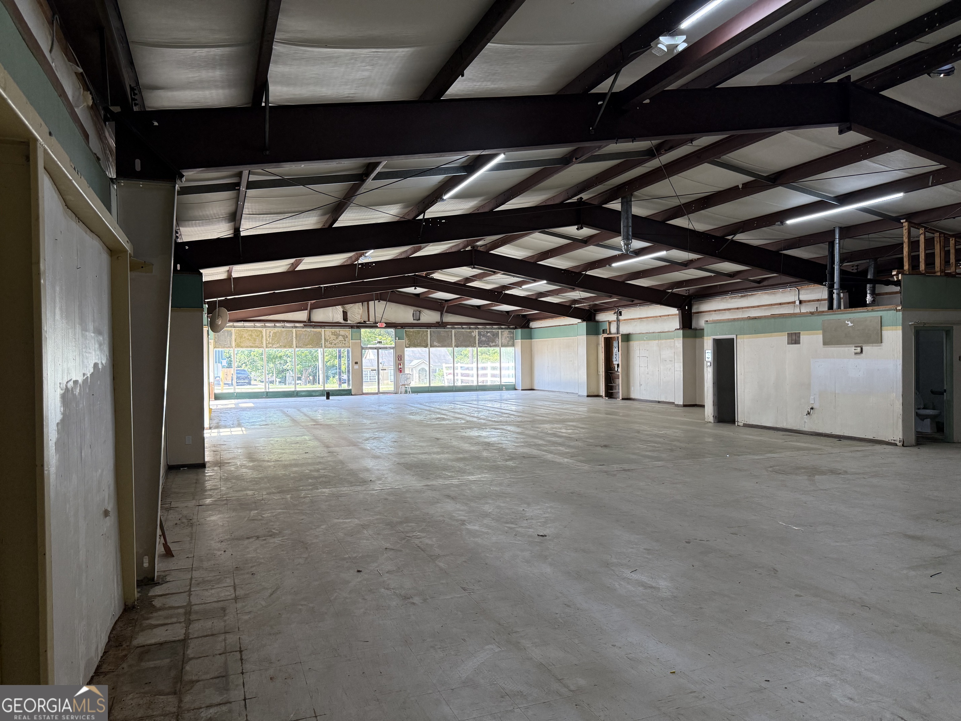 141 W May Street Property Photo 4