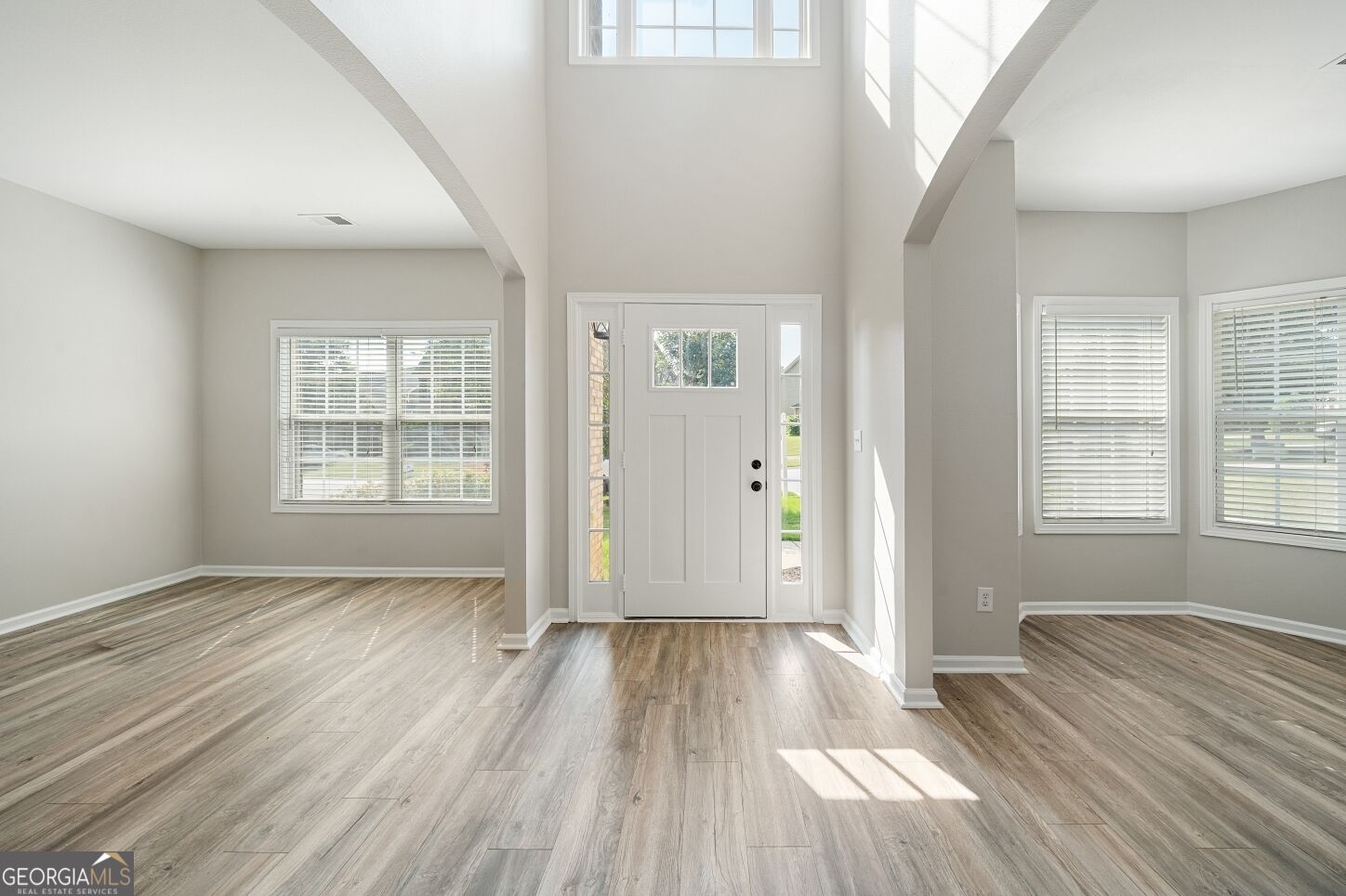6973 Grand Hickory Drive Property Photo 4