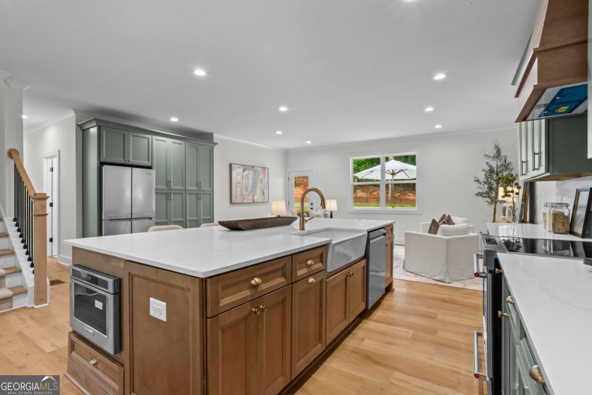 300 Nottingham Drive Property Photo 3