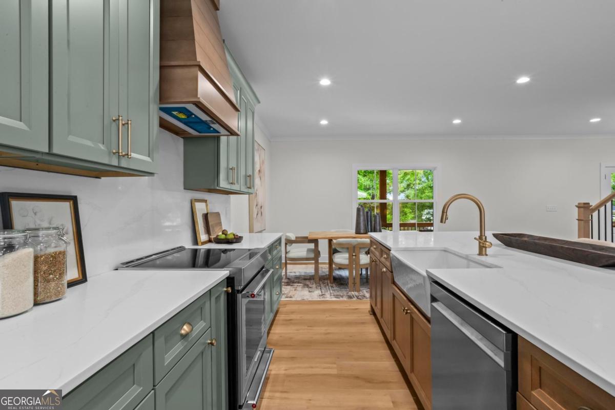 300 Nottingham Drive Property Photo 17