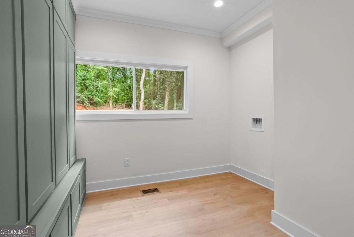 300 Nottingham Drive Property Photo 28