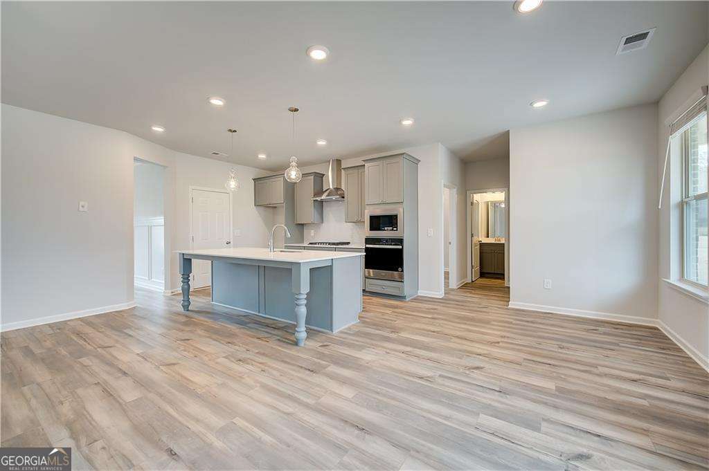 748 Dunlake Way Property Photo 13