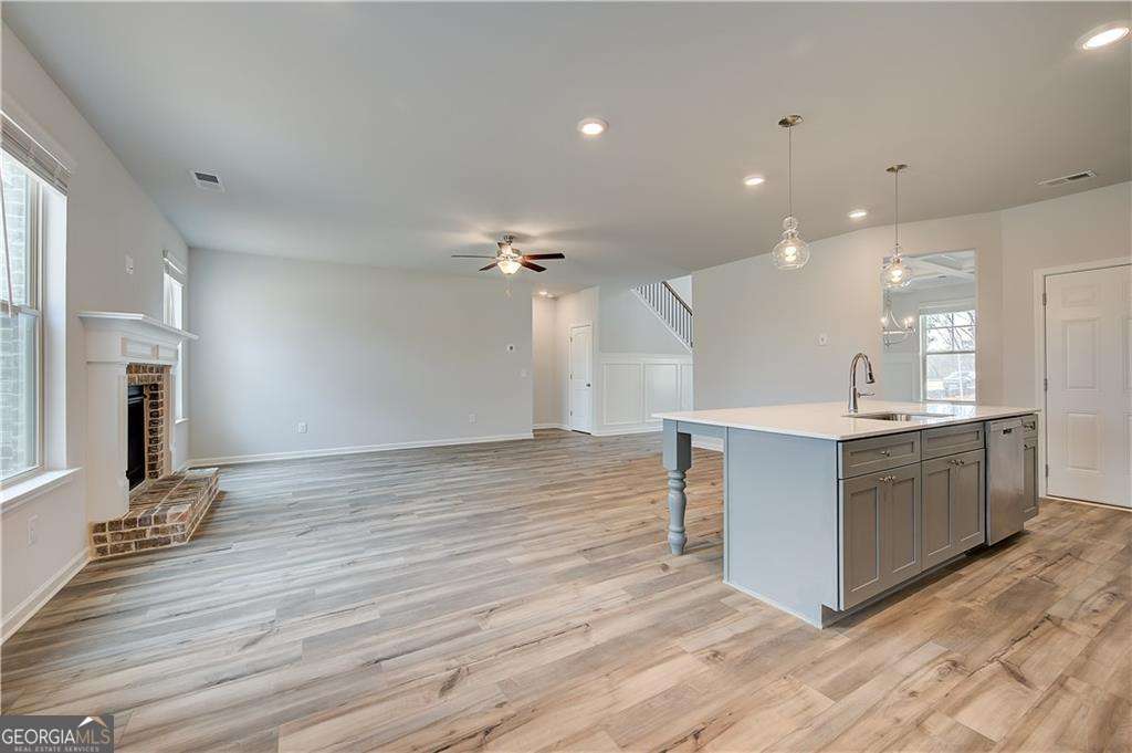748 Dunlake Way Property Photo 17