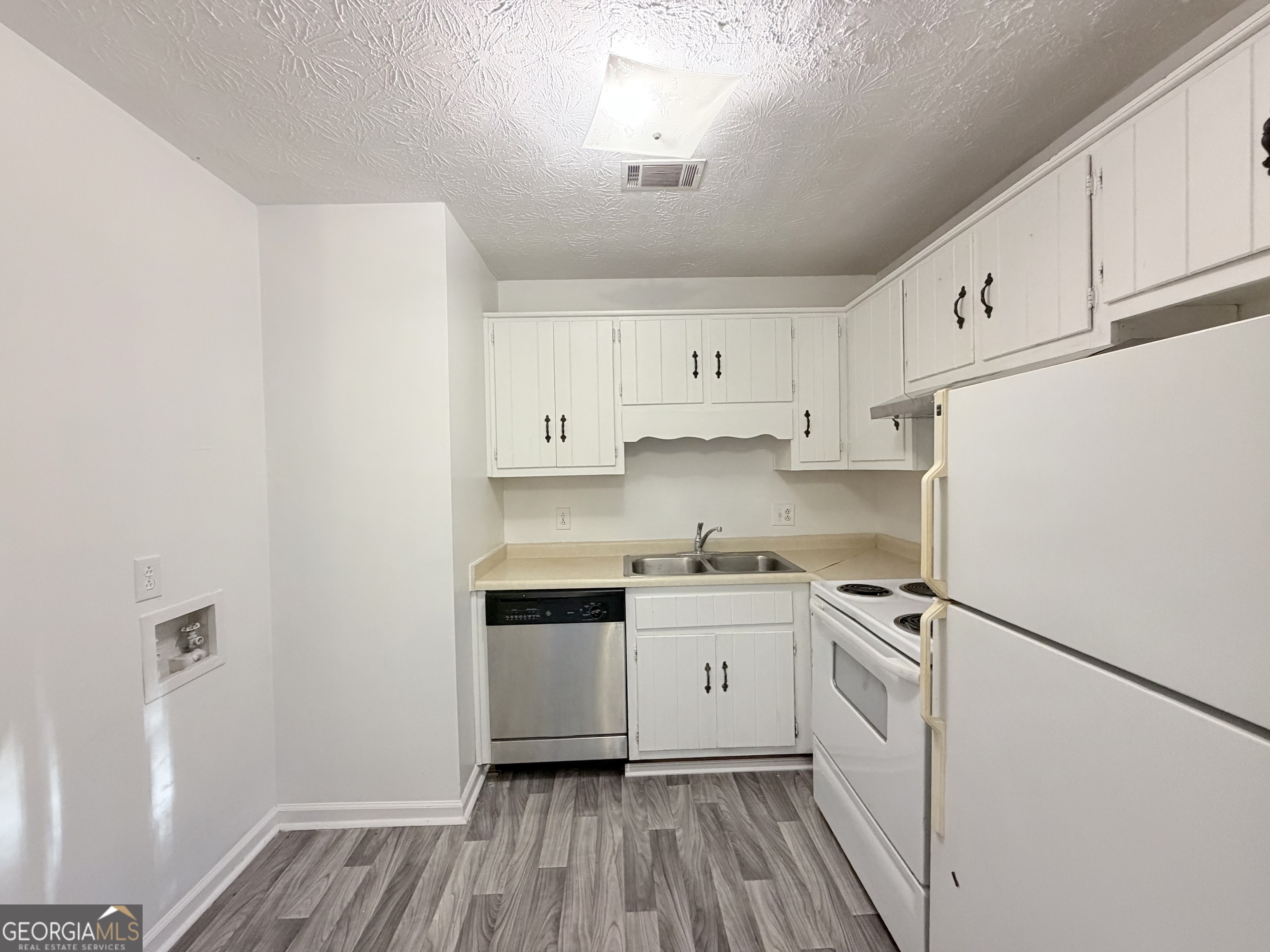 460 Rustwood Drive Property Photo 4