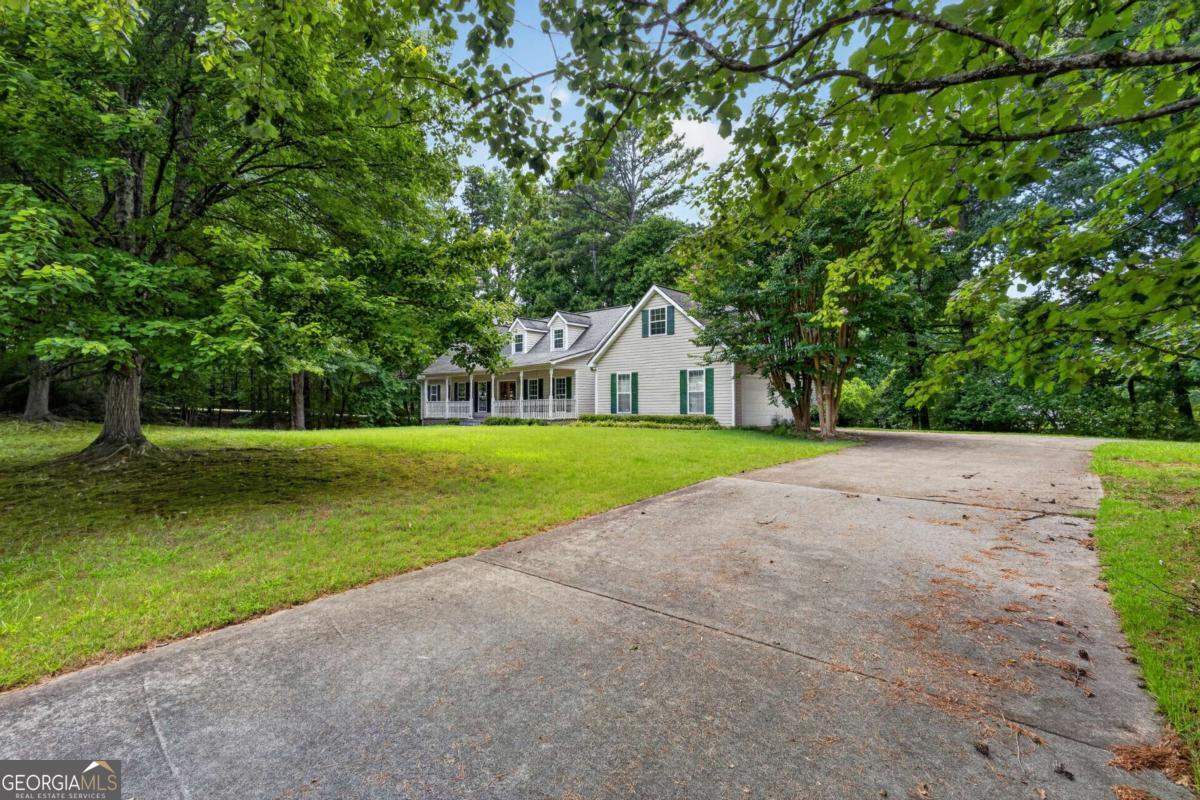 4460 Suwanee Dam Road Property Photo 9