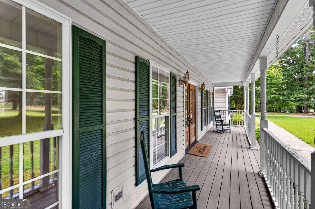 4460 Suwanee Dam Road Property Photo 10