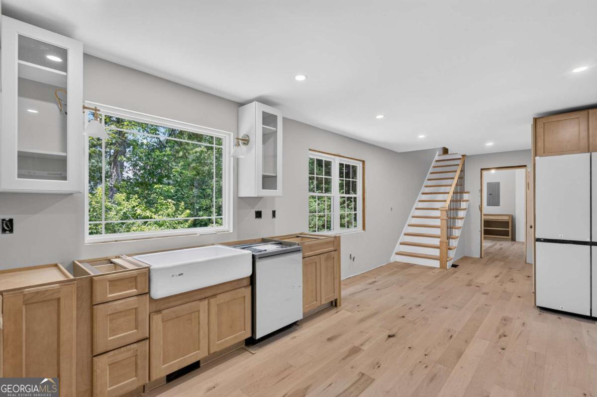 4460 Suwanee Dam Road Property Photo 15