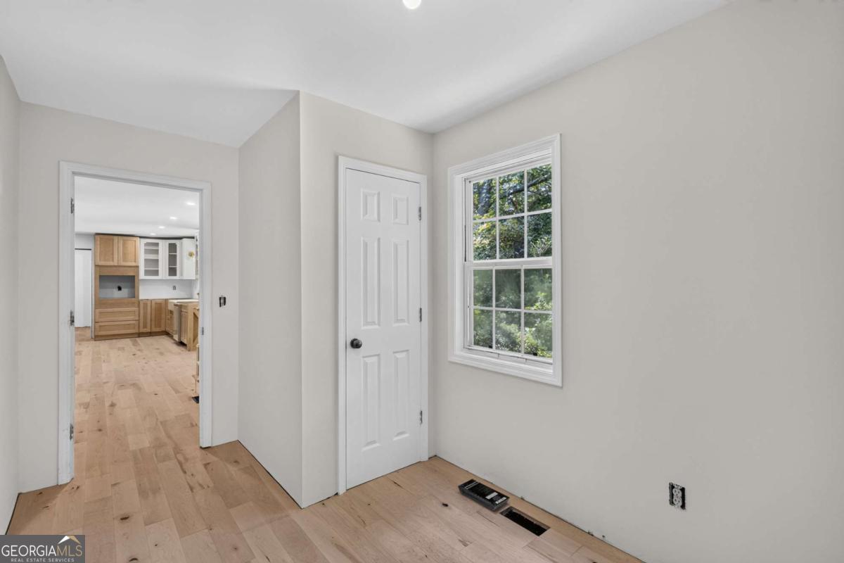 4460 Suwanee Dam Road Property Photo 19