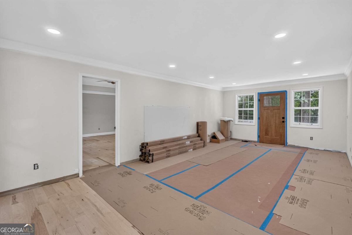 4460 Suwanee Dam Road Property Photo 23