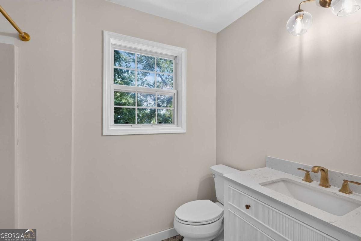 4460 Suwanee Dam Road Property Photo 31