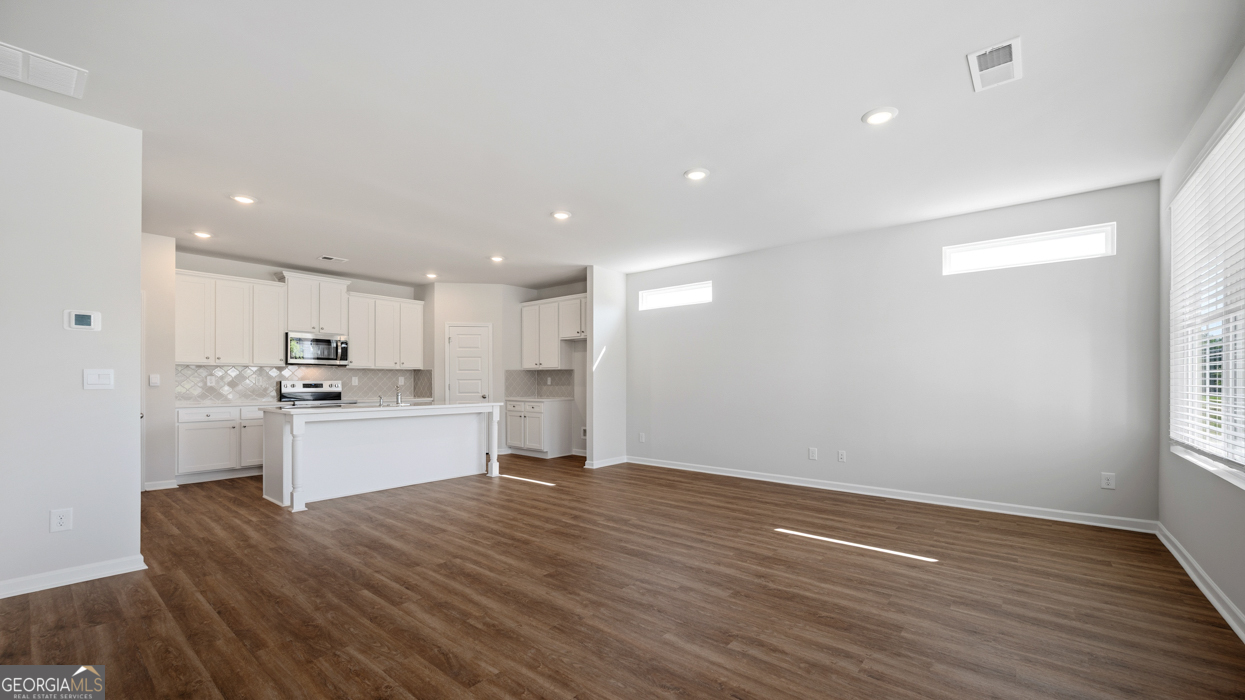 449 Tate Street Property Photo 9