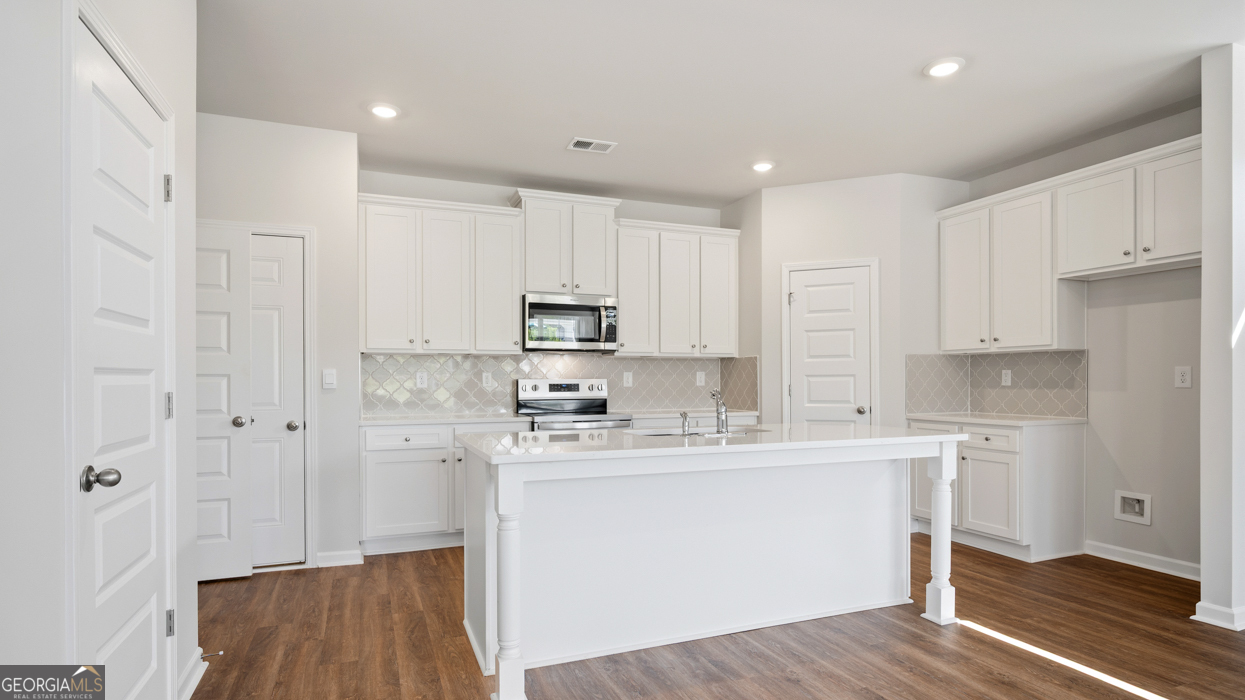 449 Tate Street Property Photo 11