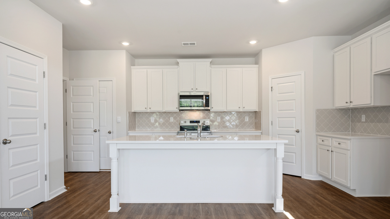 449 Tate Street Property Photo 12