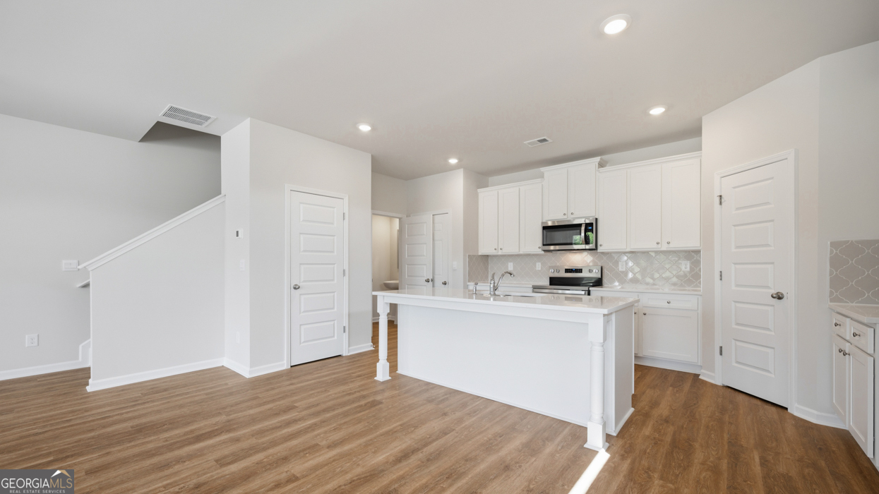 449 Tate Street Property Photo 13