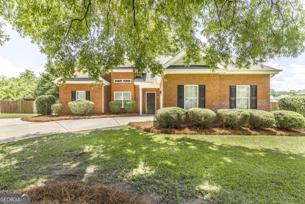 219 Knights Bridge Property Photo 1