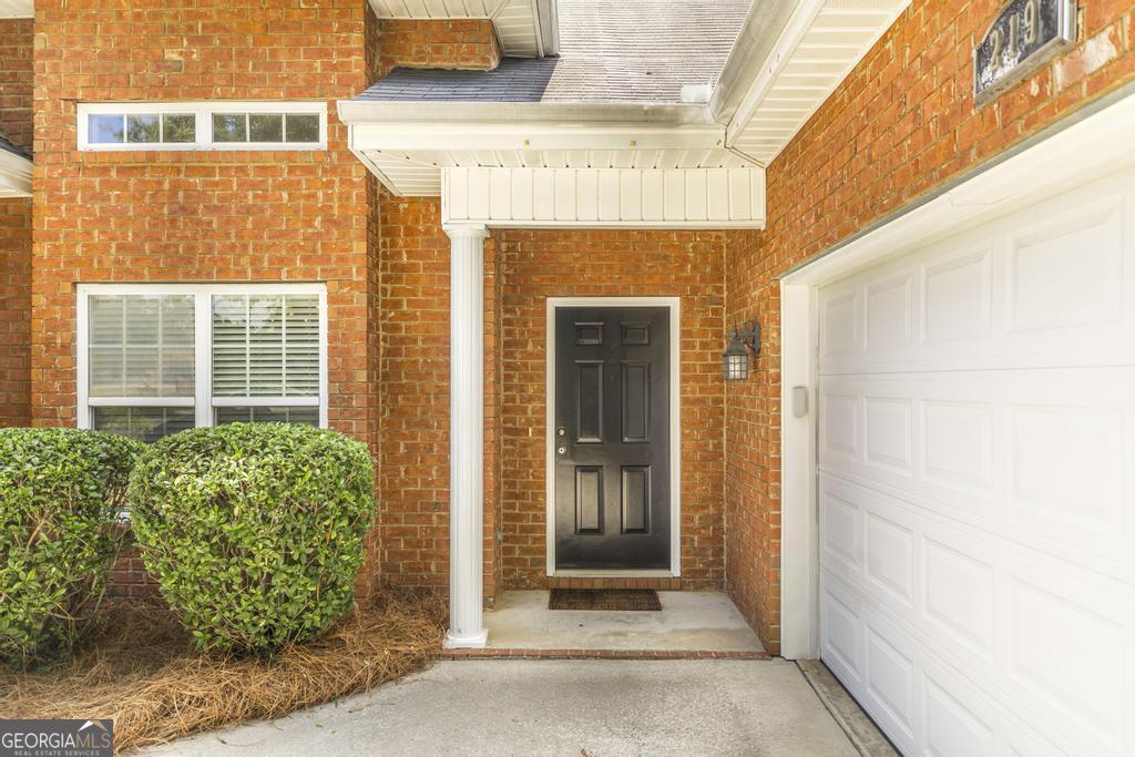219 Knights Bridge Property Photo 6