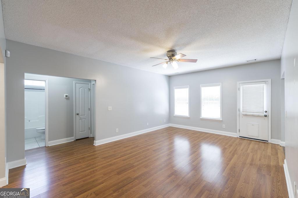 219 Knights Bridge Property Photo 9