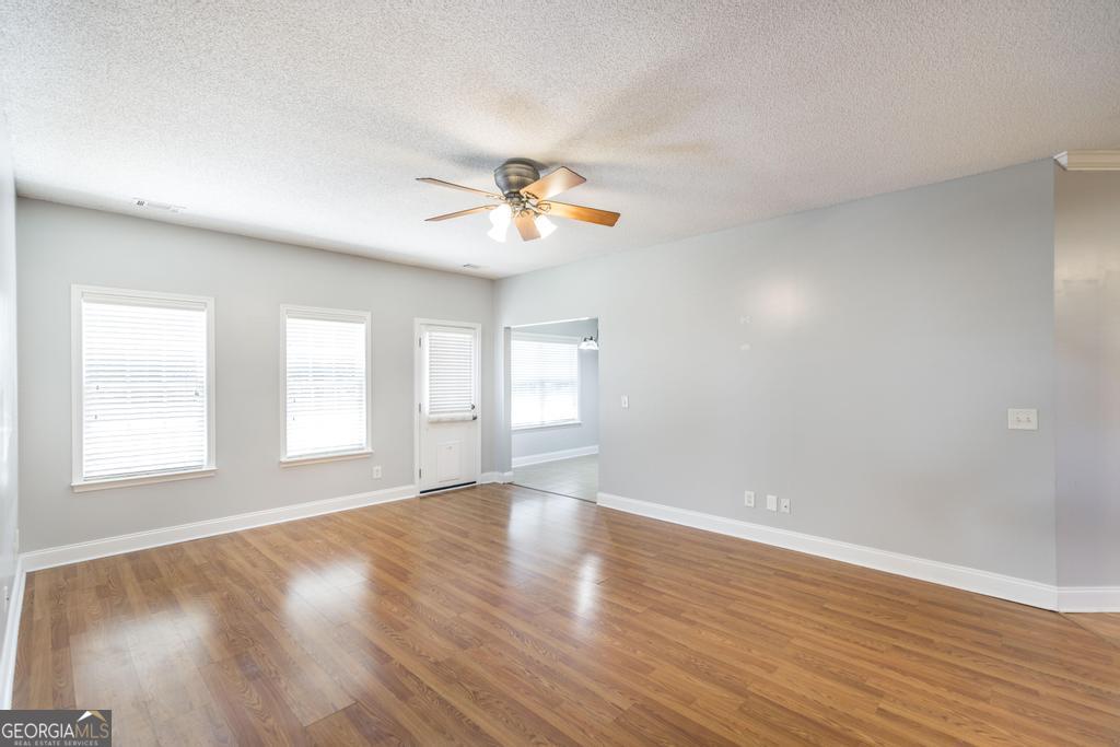 219 Knights Bridge Property Photo 10