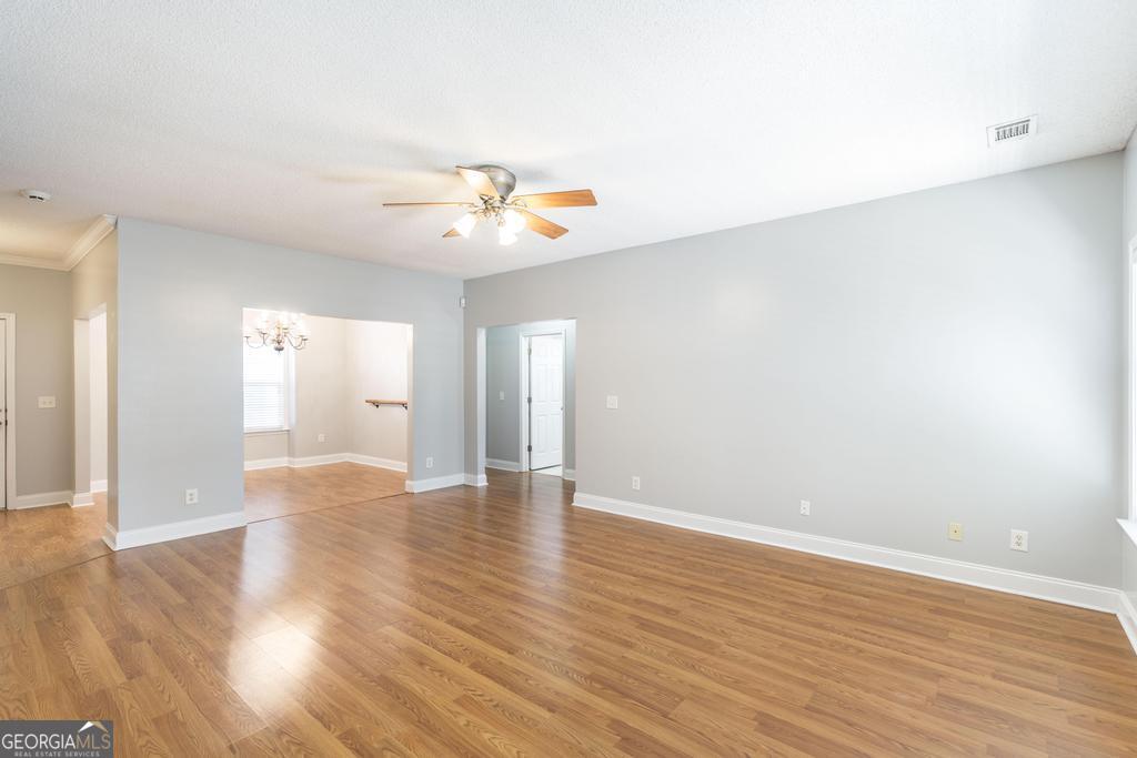 219 Knights Bridge Property Photo 11