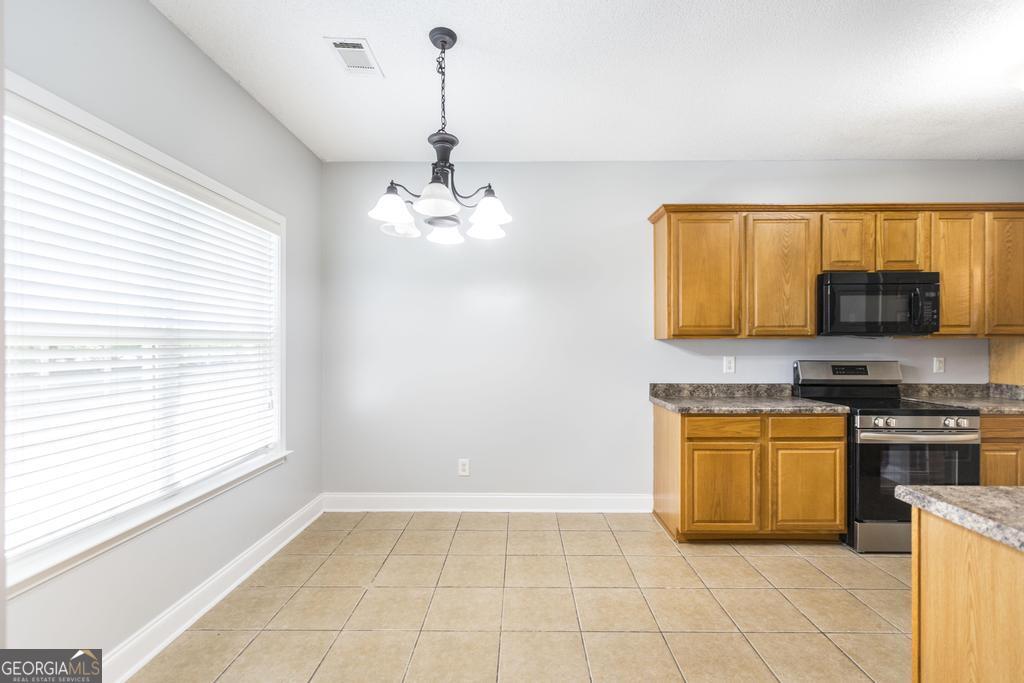 219 Knights Bridge Property Photo 12