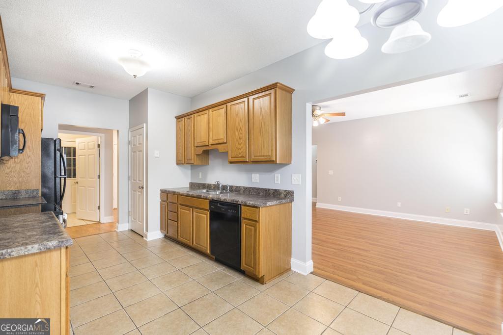 219 Knights Bridge Property Photo 13