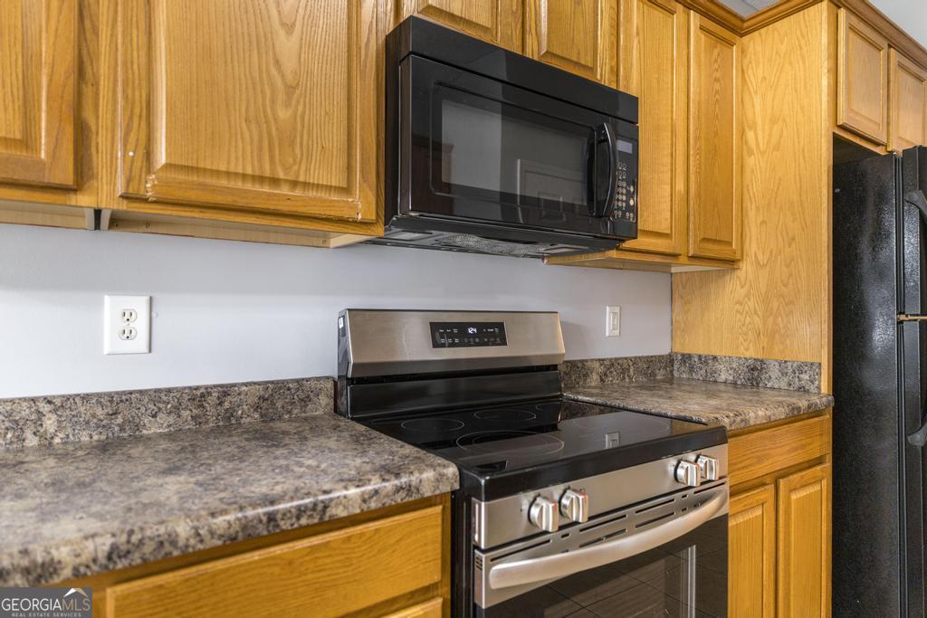 219 Knights Bridge Property Photo 14