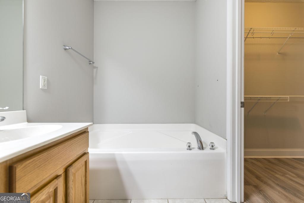 219 Knights Bridge Property Photo 21