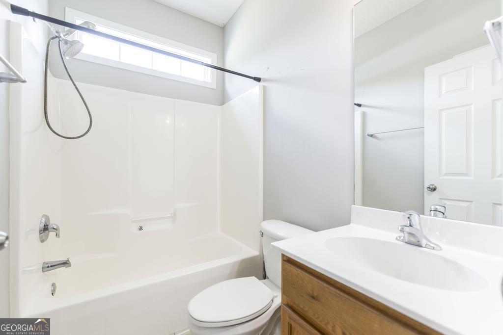 219 Knights Bridge Property Photo 26