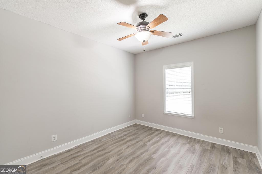 219 Knights Bridge Property Photo 27
