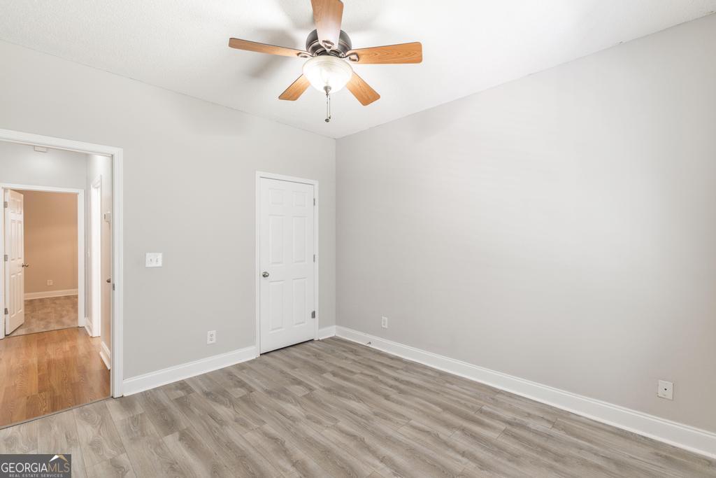 219 Knights Bridge Property Photo 28