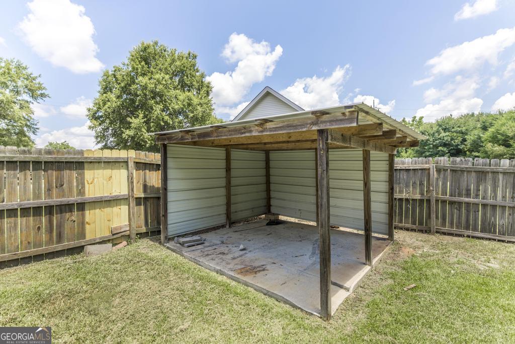 219 Knights Bridge Property Photo 33