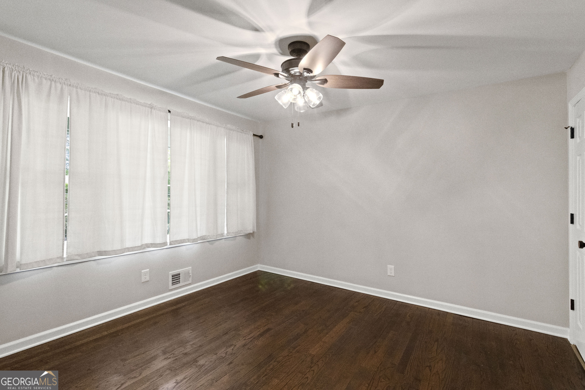 400 Somerset Drive Property Photo 11