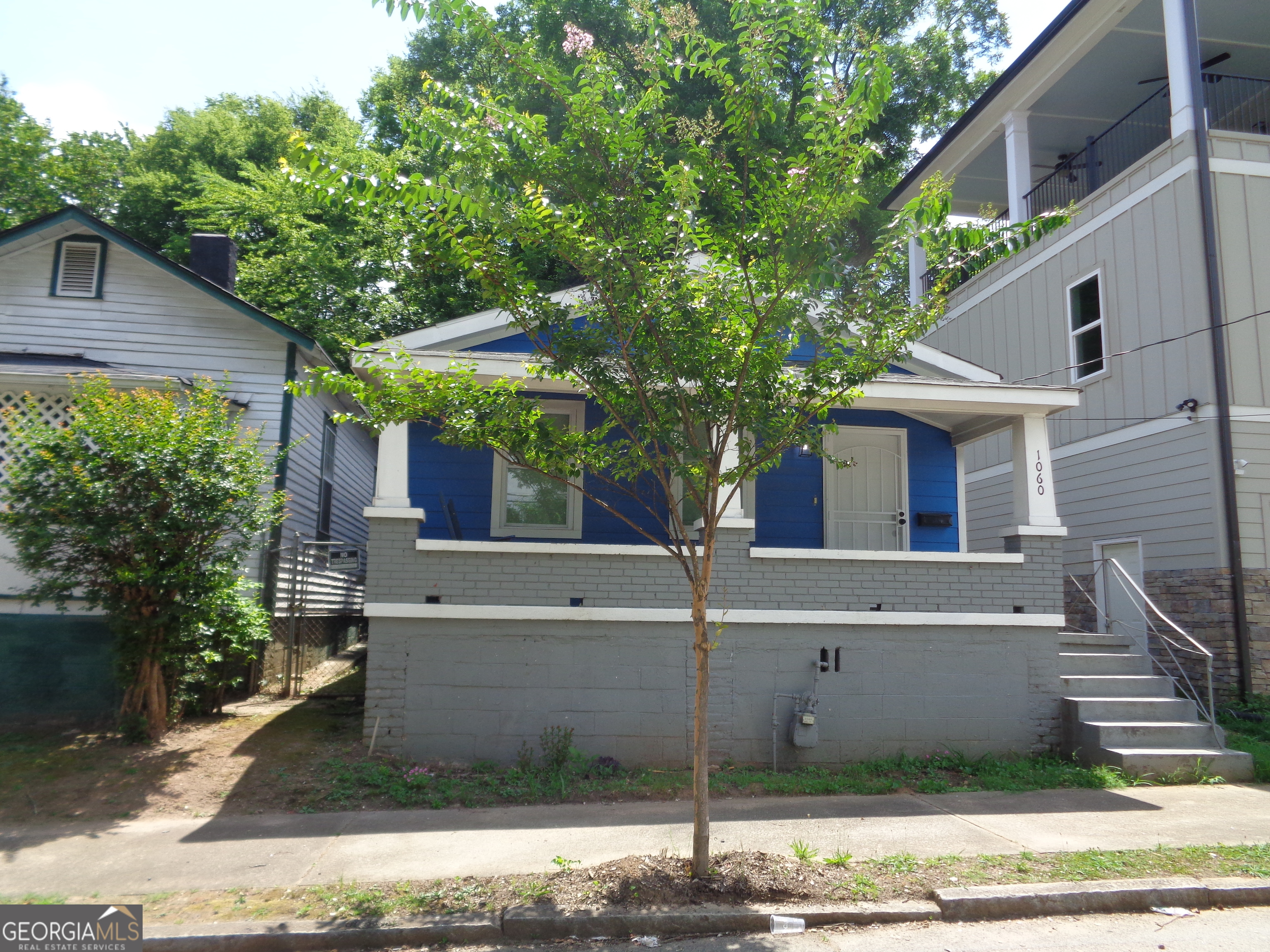 1060 Garibaldi Street SW Property Photo 1